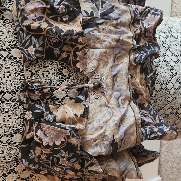 Oais Ruffle Crop - Picture 2 of 3